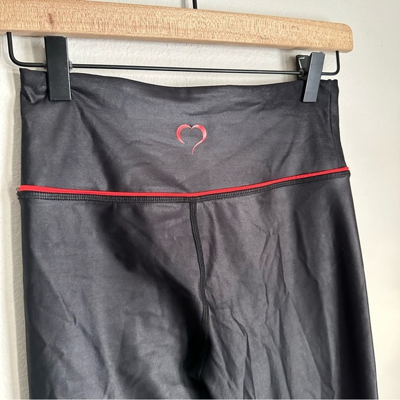 ZYIA black and red shiny legging - Picture 5 of 5